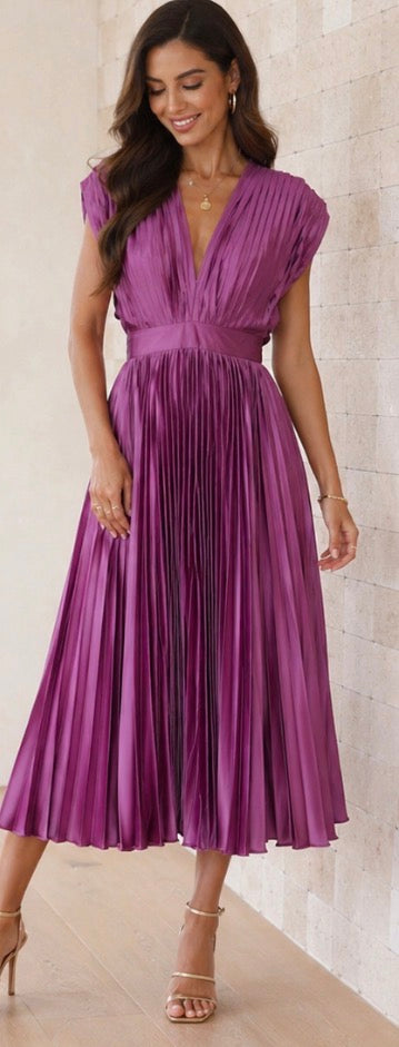Juliet | Timeless Pleated Midi Dress