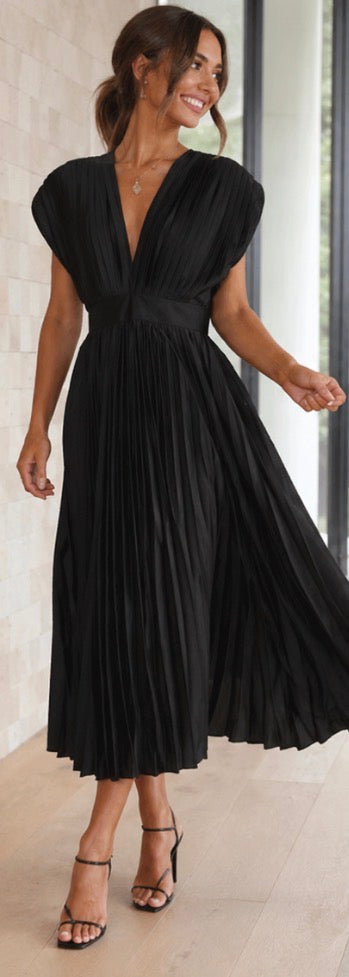 Juliet | Timeless Pleated Midi Dress